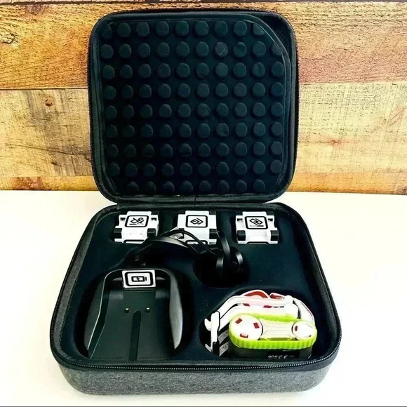 Anki Cozmo Educational Interactive Toy Robot - Picture 2 of 12